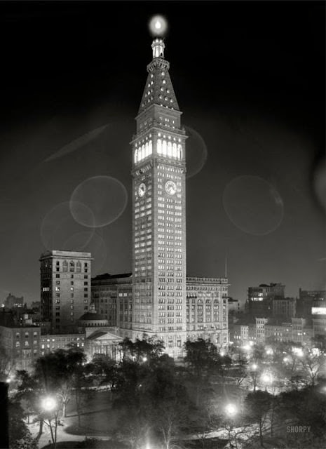 Metropolitan Life Building at Night, 1910