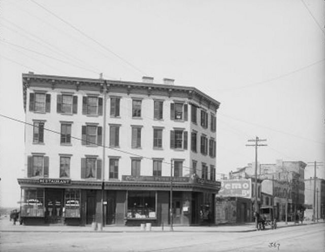 Four story saloon and restaurant between Hamilton and Lorraine Street, 1904