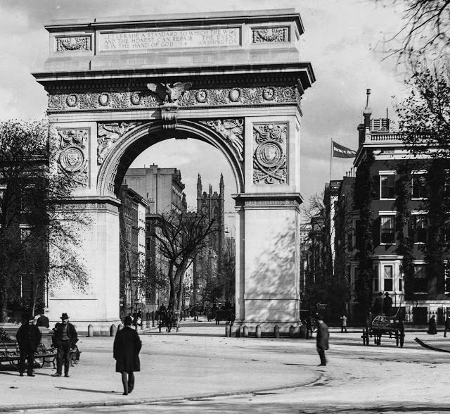 The Arch at Washington Square Park, 1900