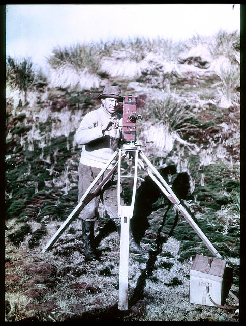 Frank Hurley with cinematograph, 1915