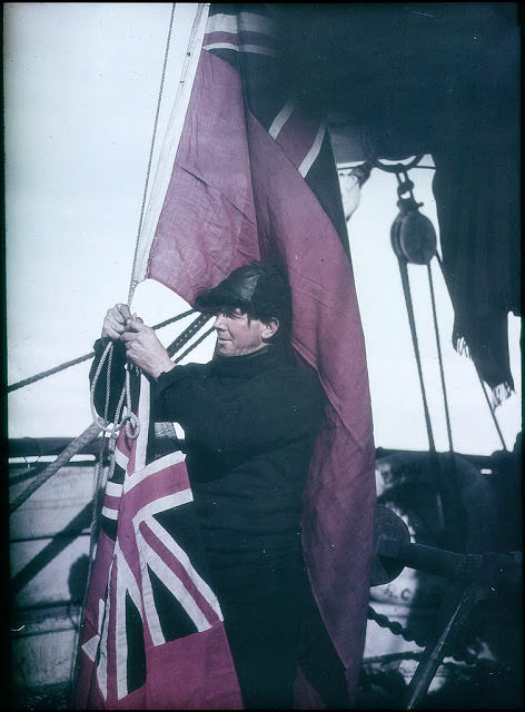 Alfred Cheetam signalling the Shackleton expedition, 1915