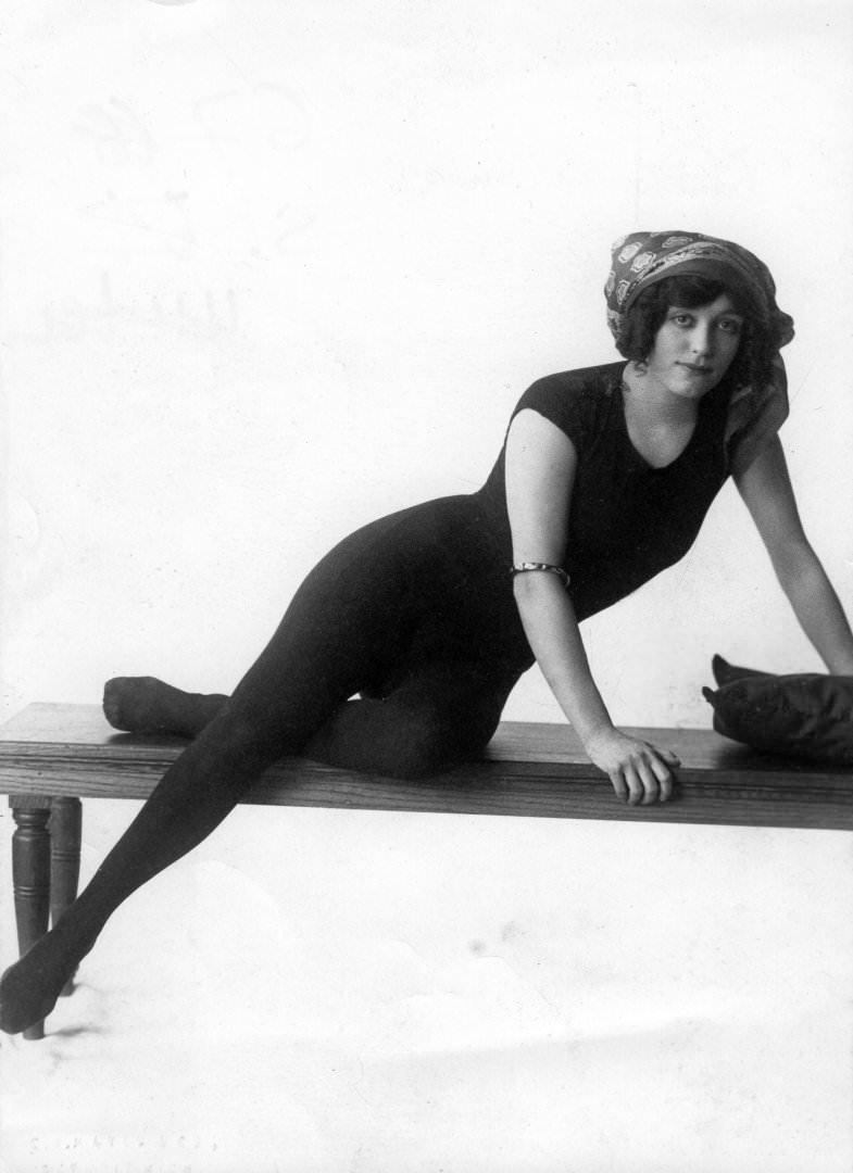 Annette Kellermann, the first woman to swim across the English Channel, 1910