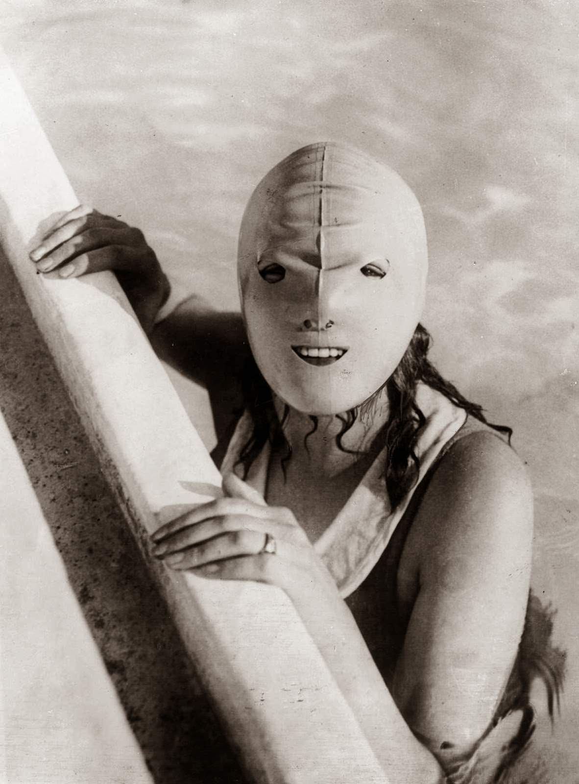 Full face swimming mask, 1928