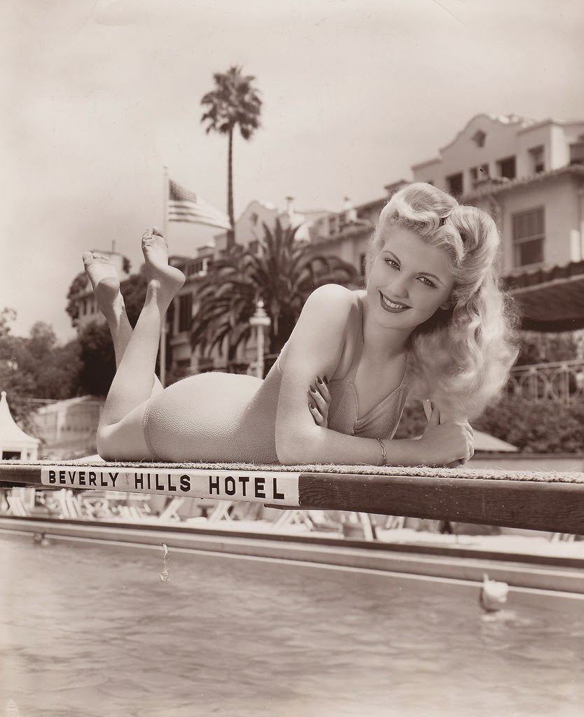 Dolores Moran, 1943