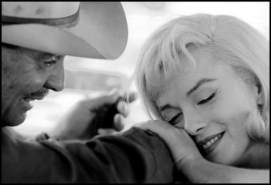 Marilyn Monroe and Clark Gable on the set of the film Misfits, 1960