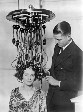 The hair curling machine