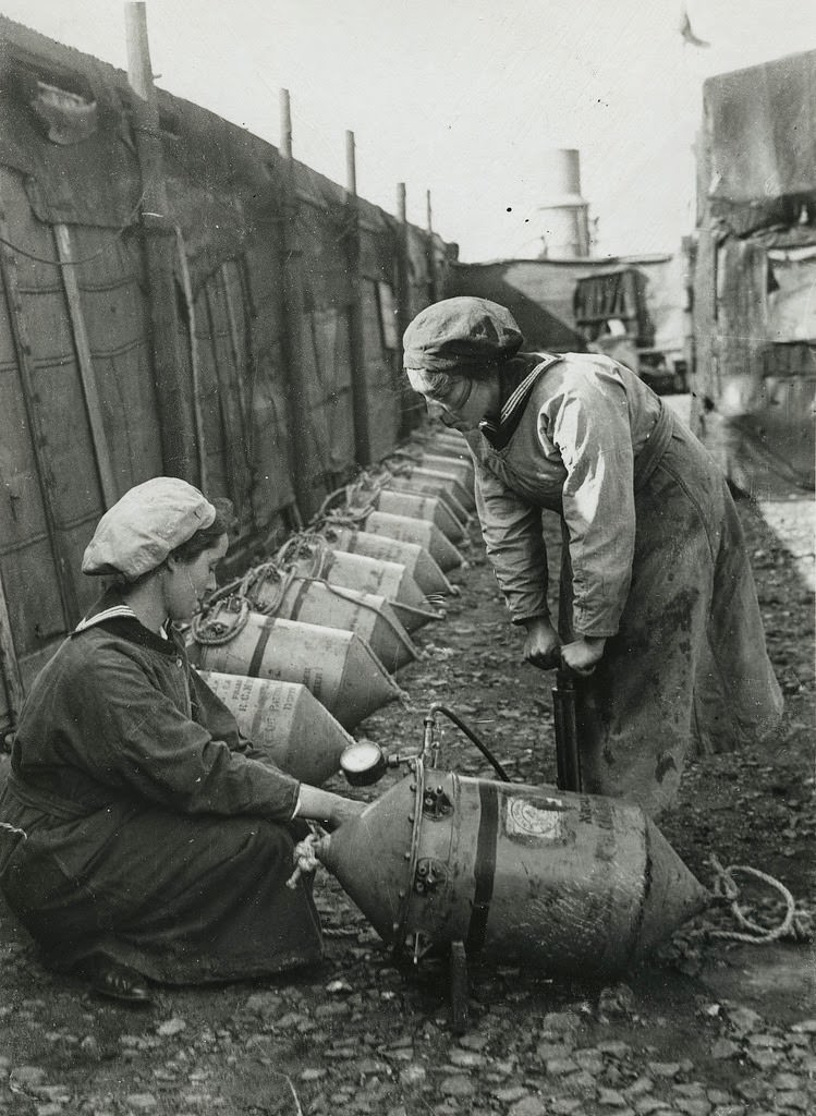 Women testing a mine with air presssure