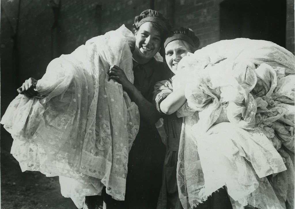 British women working in lace factory in Nottingham