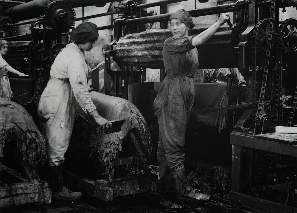British women working in tannery in Nottingham