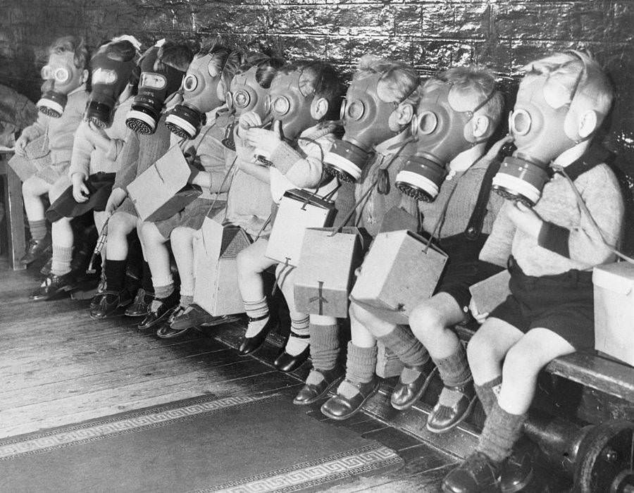 Some of the first children to be evacuated from London under a new law.