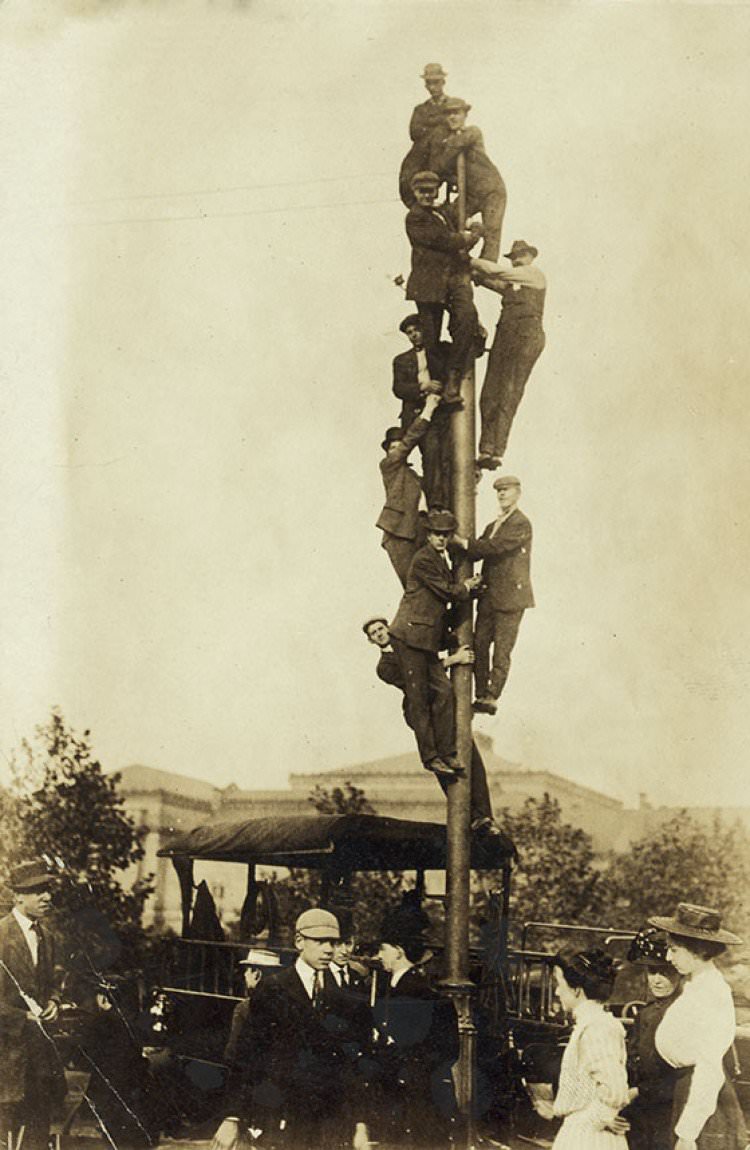 Spectators at Pittsburgh Detroit Baseball Game Oct 1909