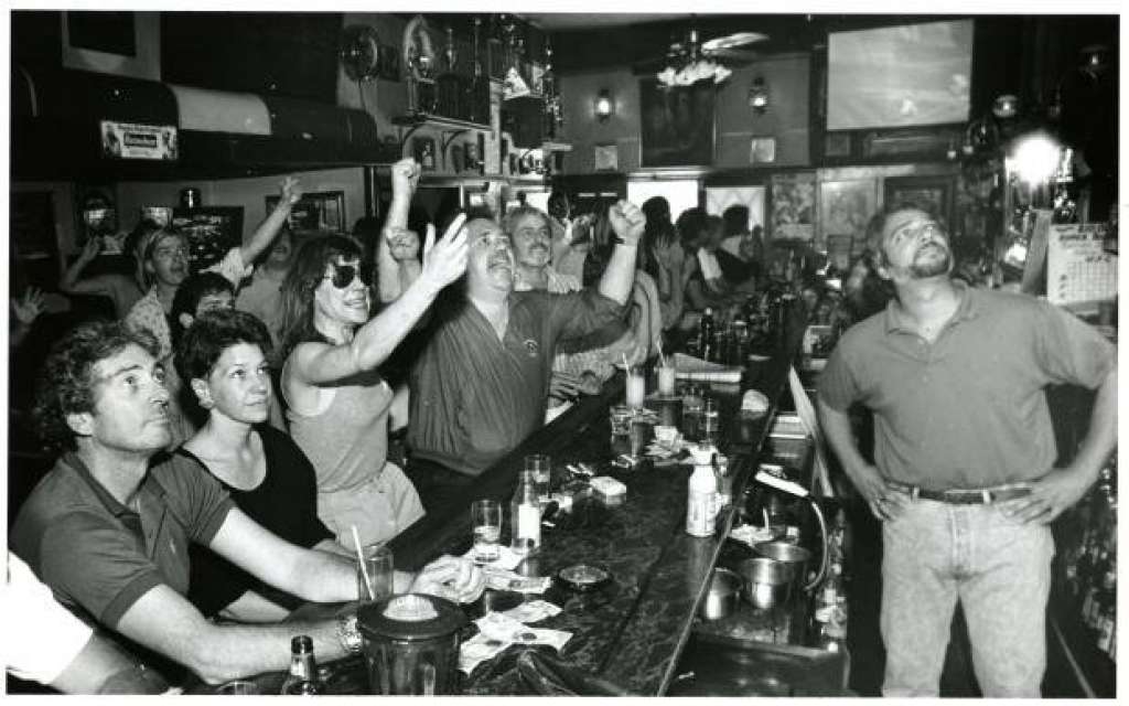 Fans celebrating the moment the Giants won the pennant in 1989