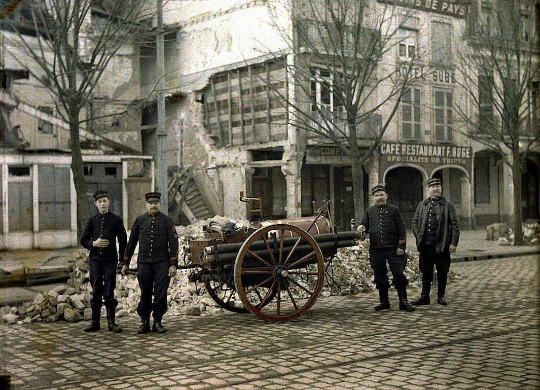 Four firemen with their equipment, 1917.