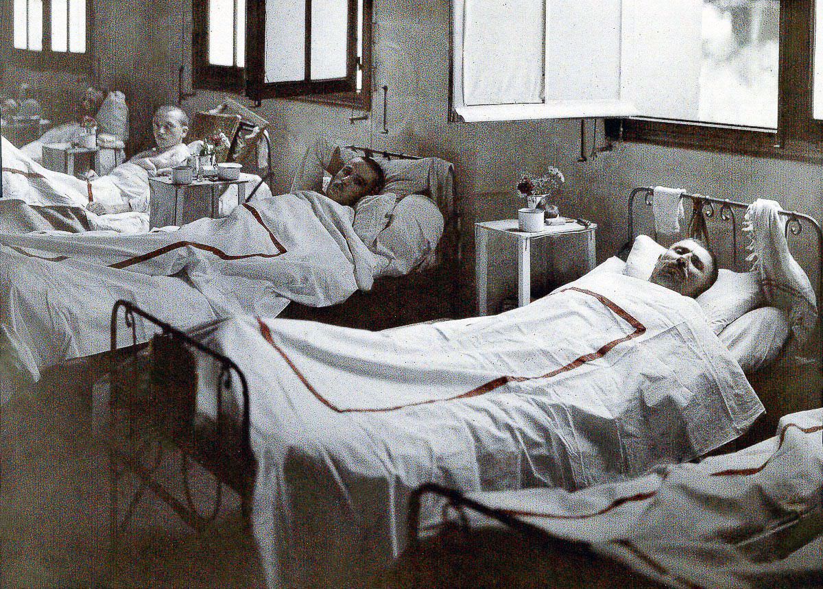 Wounded soldiers from the battlefield near Laffaux at Saint-Paul Hospital in Soissons, France, 1917