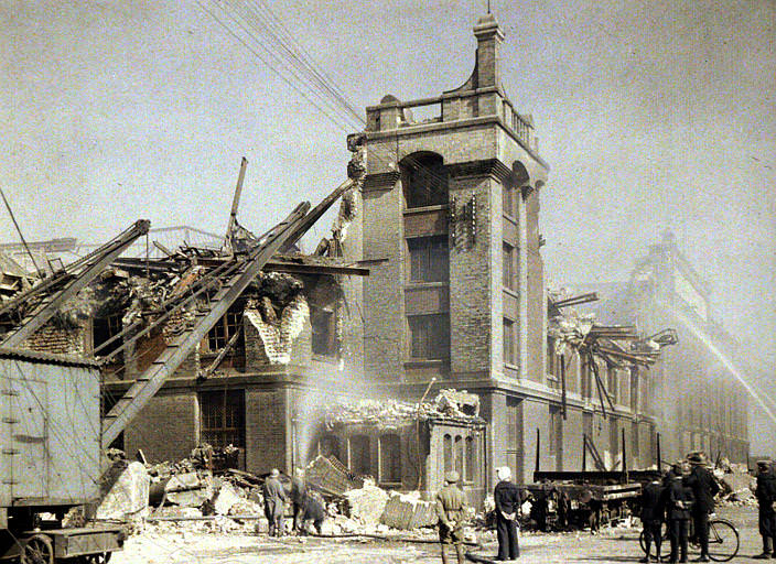 Bombardment of 2 and 3 September: military and civilian populations, fire hose. Dunkirk, France, 1917