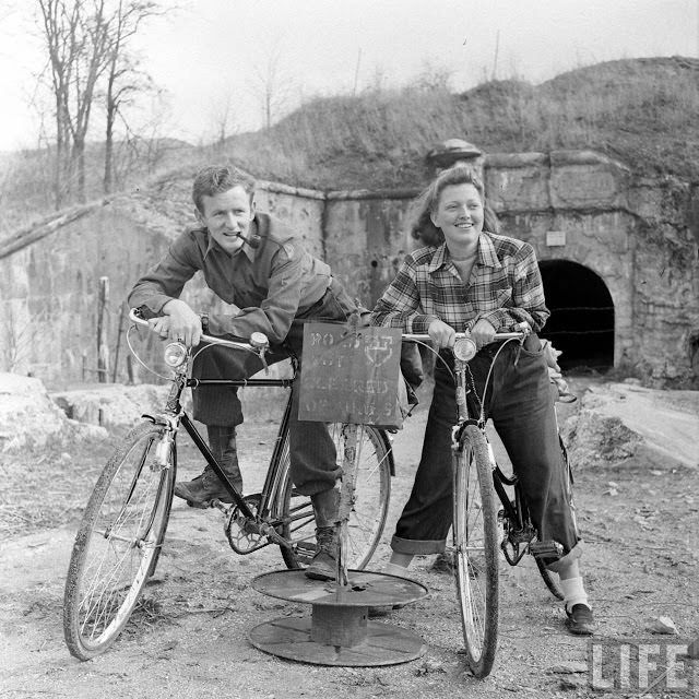 Ernest Kreiling tours battlefields with his bride by bike.