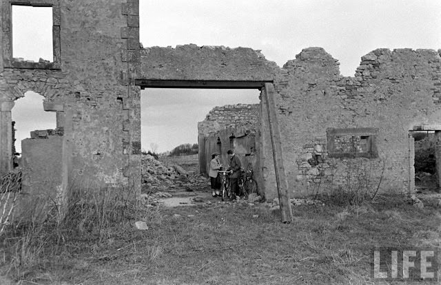 Ernest Kreiling and his bride watching the ruins.