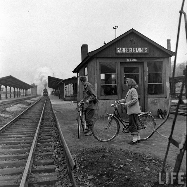 Ernest Kreiling and his bride at Sarreguemines train station.