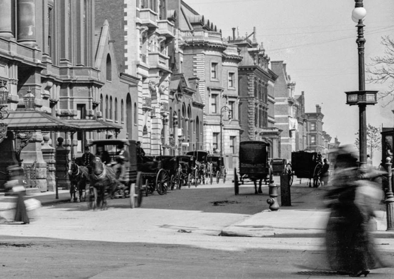 Looking East down 39th Street from 5th Avenue, 1900