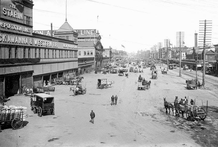 A view of bustling port area on West Street, 1899