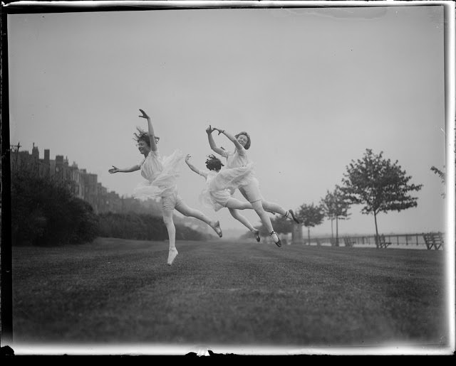 Flying, 1925