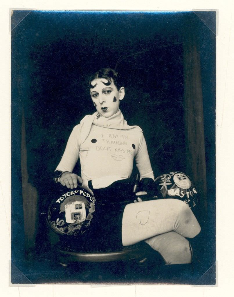 Iam in training, don't kiss me by Claude Cahun, 1927