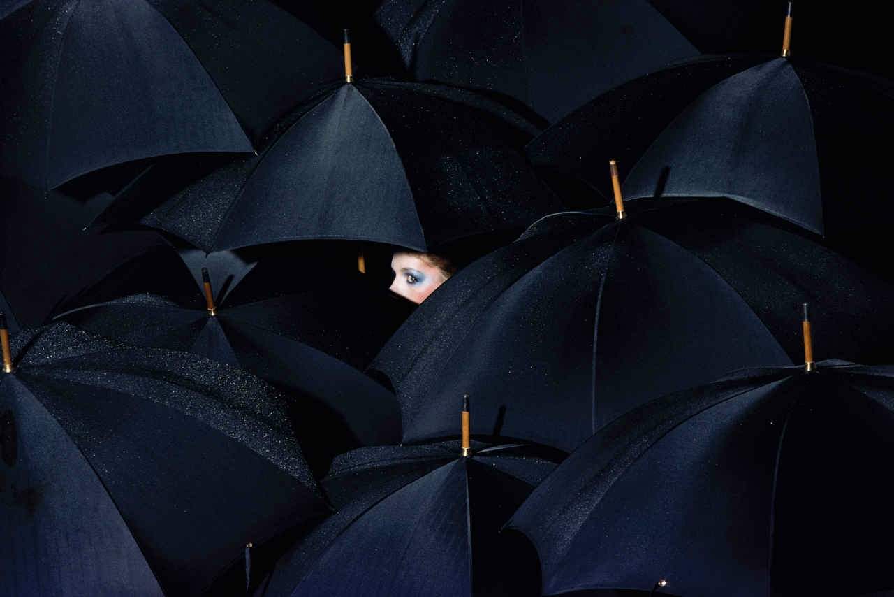 Spectacular Hypnotic & Surreal Fashion Photography by Guy Bourdin (50+ Photos)