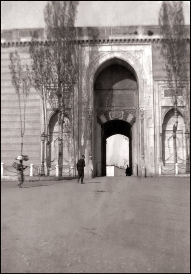 Constantinople. Gate, 1903