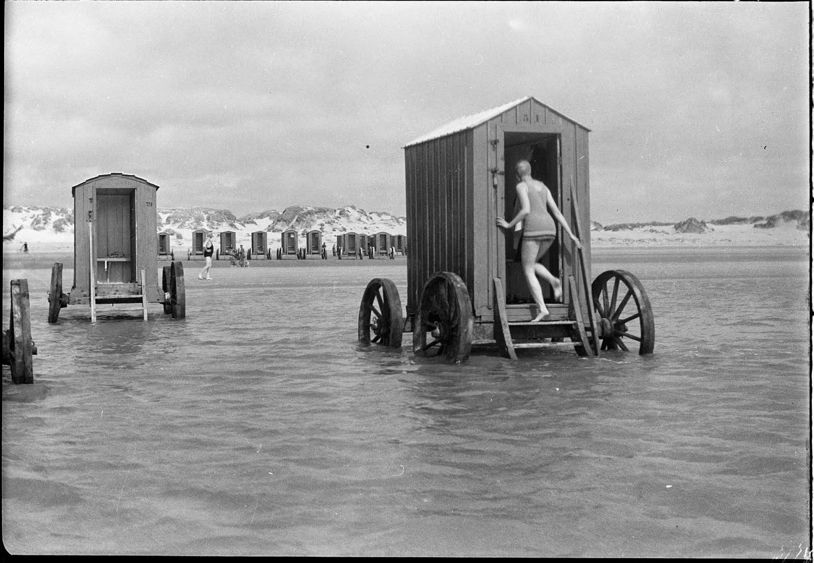 Going Swimming On Wheels: 50+ Historic Photos Of Bathing Machines From Victorian Era