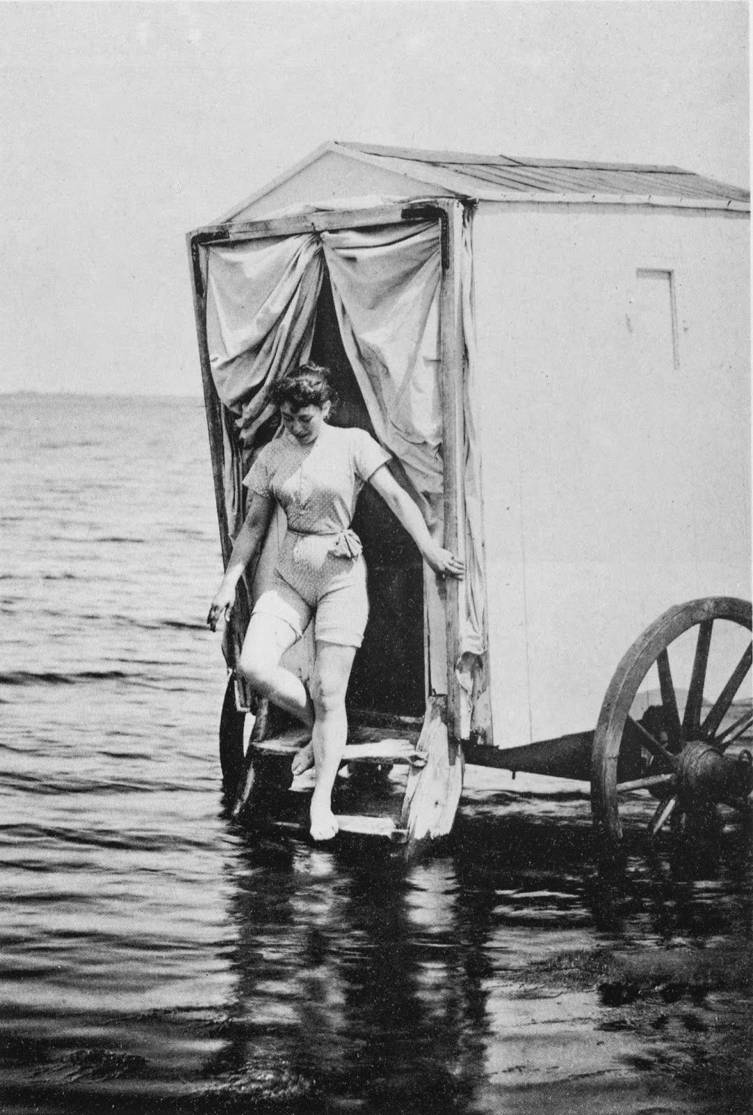 Going Swimming On Wheels: 50+ Historic Photos Of Bathing Machines From Victorian Era