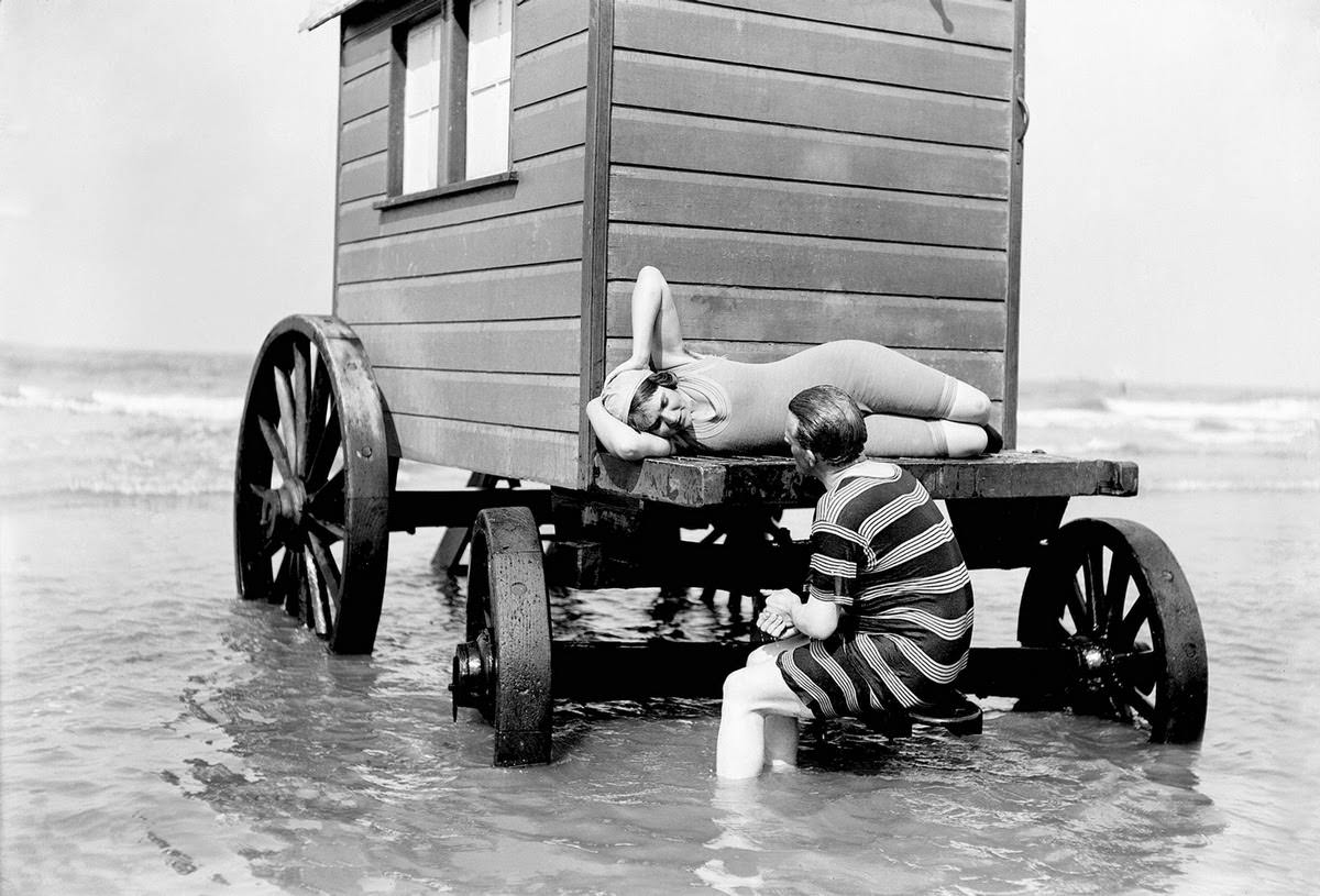 Going Swimming On Wheels: 50+ Historic Photos Of Bathing Machines From Victorian Era