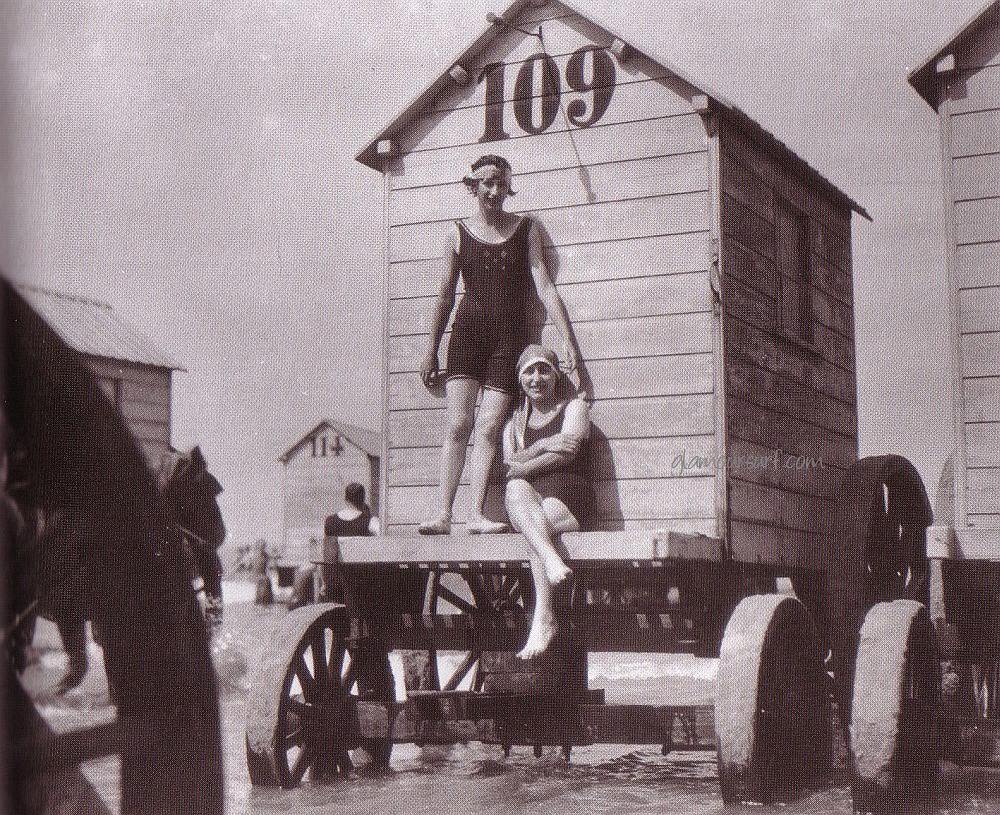 Going Swimming On Wheels: 50+ Historic Photos Of Bathing Machines From Victorian Era