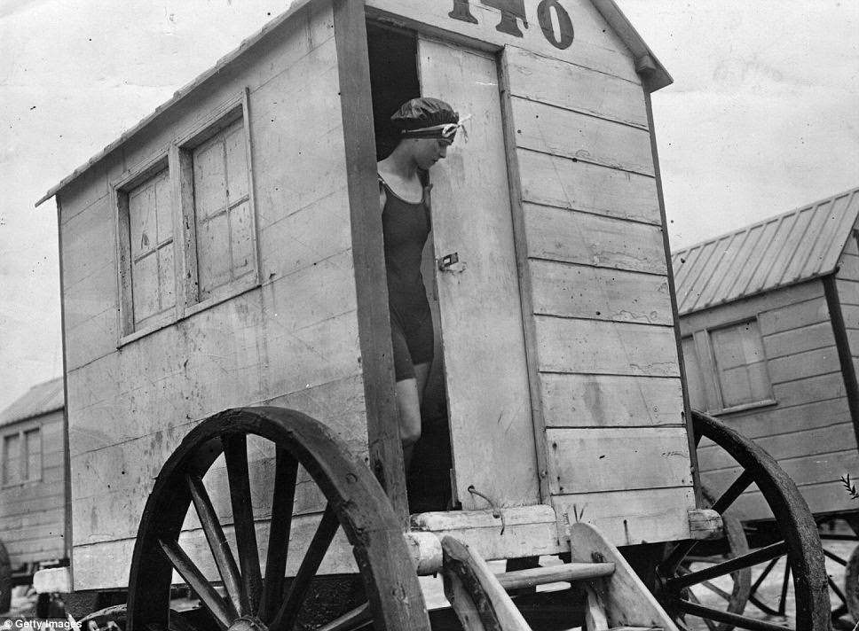 Going Swimming On Wheels: 50+ Historic Photos Of Bathing Machines From Victorian Era