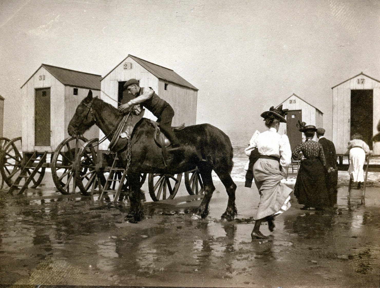 Going Swimming On Wheels: 50+ Historic Photos Of Bathing Machines From Victorian Era