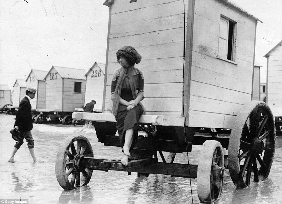 Going Swimming On Wheels: 50+ Historic Photos Of Bathing Machines From Victorian Era