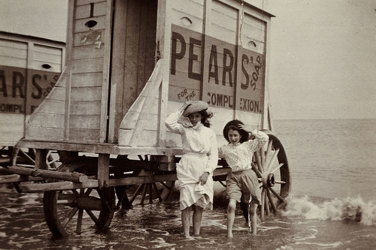 Going Swimming On Wheels: 50+ Historic Photos Of Bathing Machines From Victorian Era