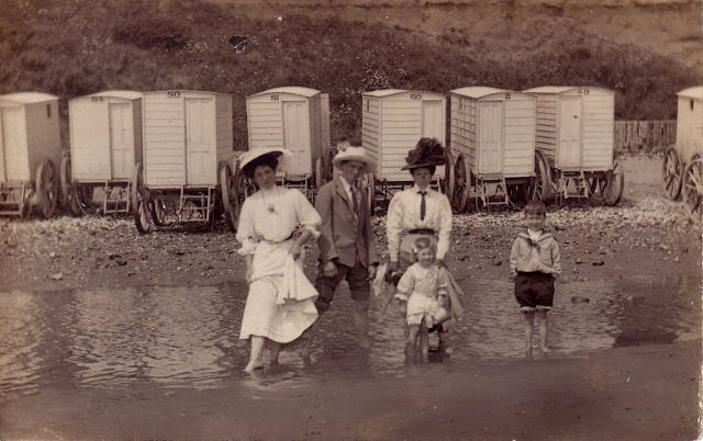 Going Swimming On Wheels: 50+ Historic Photos Of Bathing Machines From Victorian Era