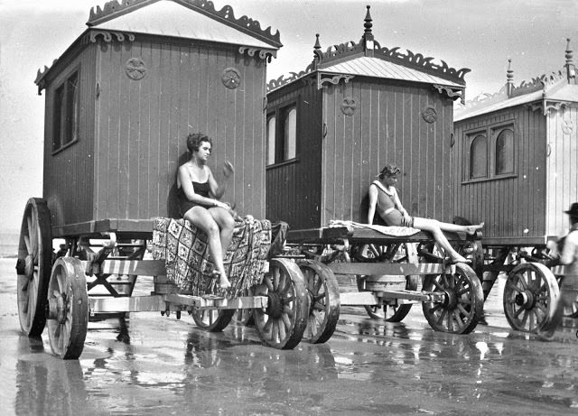 Going Swimming On Wheels: 50+ Historic Photos Of Bathing Machines From Victorian Era