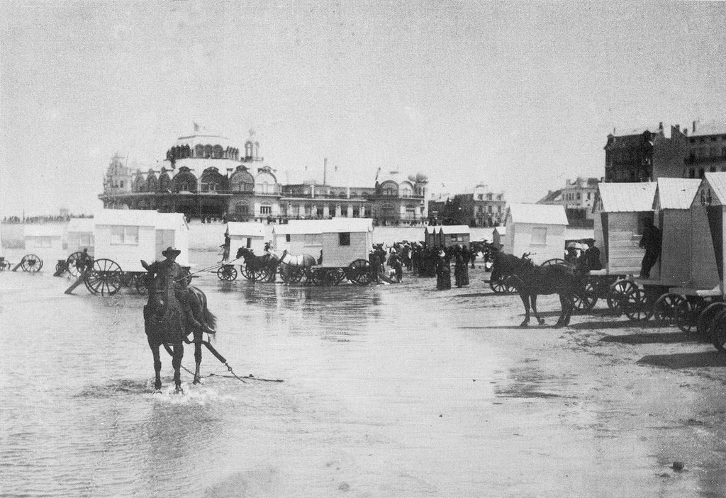 Going Swimming On Wheels: 50+ Historic Photos Of Bathing Machines From Victorian Era