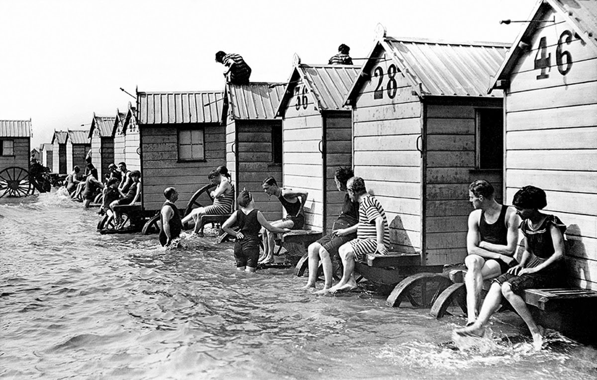 Going Swimming On Wheels: 50+ Historic Photos Of Bathing Machines From Victorian Era