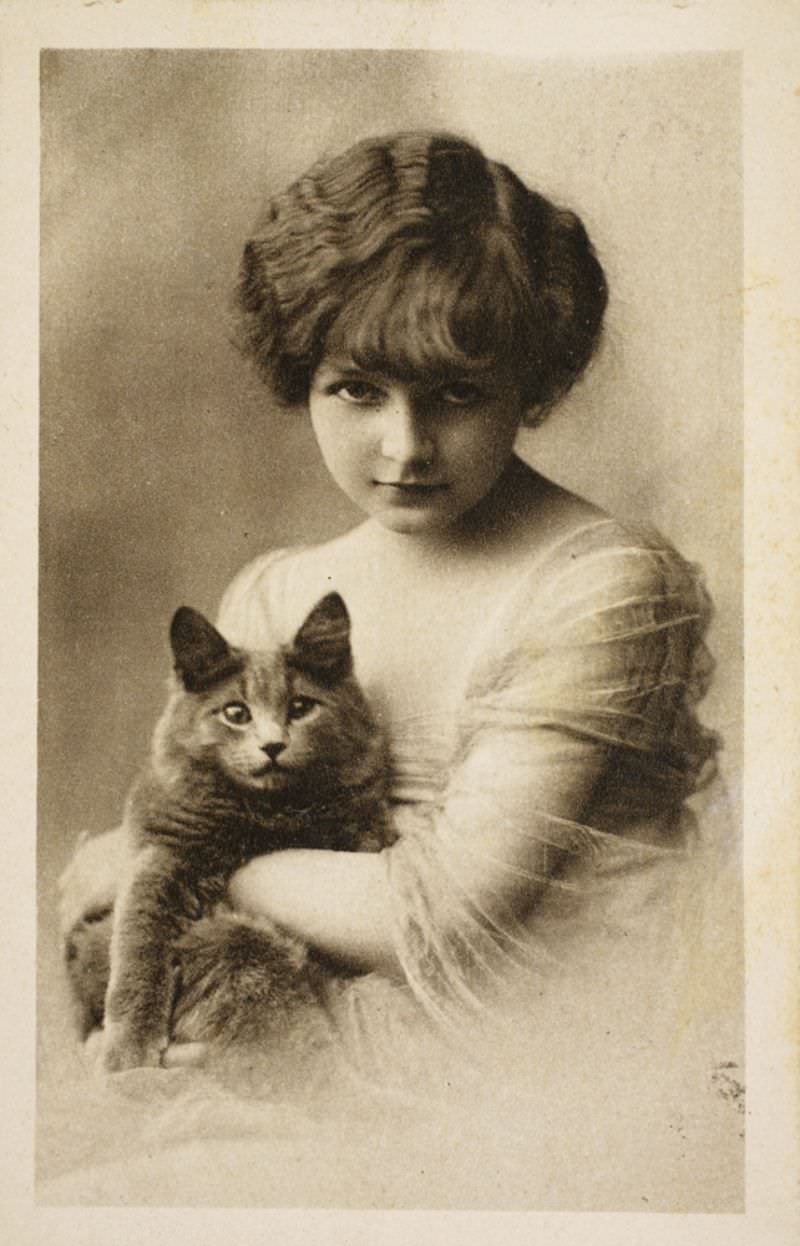 A Girl And Her Cat, 1922