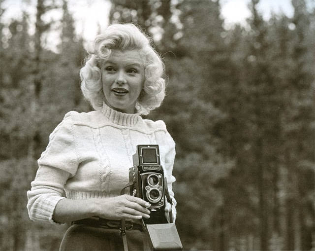 Marilyn Monroe with a Rolleiflex, 1953