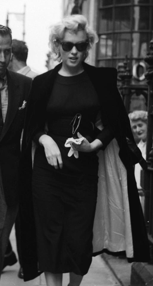 Classy Marilyn doing a bit of shopping in London during her four-month stay in 1956