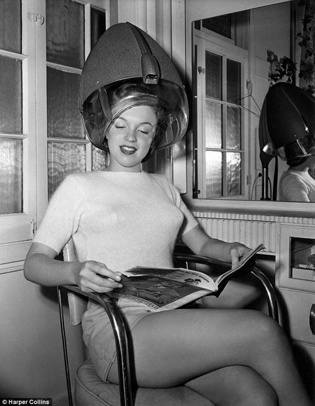 Marilyn Monroe had her hair straightened and bleached for the first time in 1946