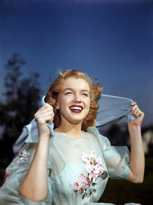 She went back to blonde before taking this publicity shot for 20th Century Fox, 1947