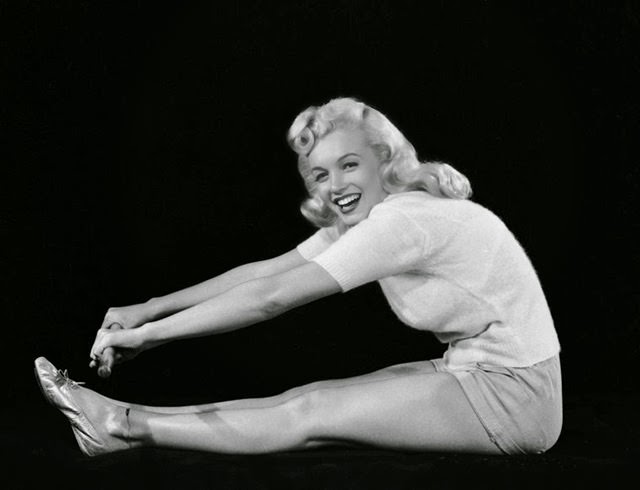 Marilyn Monore in a dance class, 1948