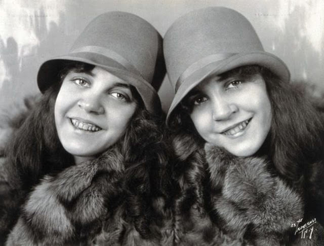 Bound By Flesh: 50+ Photos That Capture The Life Of Brave Conjoined Twins, Daisy And Violet Hilton