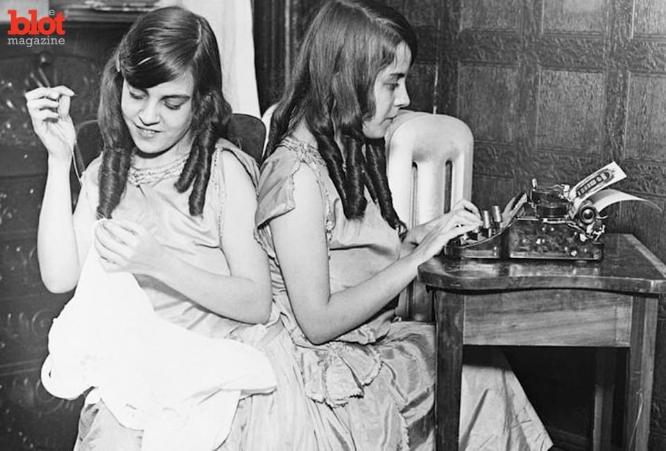 Bound By Flesh: 50+ Photos That Capture The Life Of Brave Conjoined Twins, Daisy And Violet Hilton