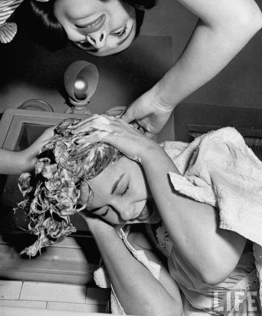 The O'Connor twins Gloria and Consuelo, washing each other's hair, 1947