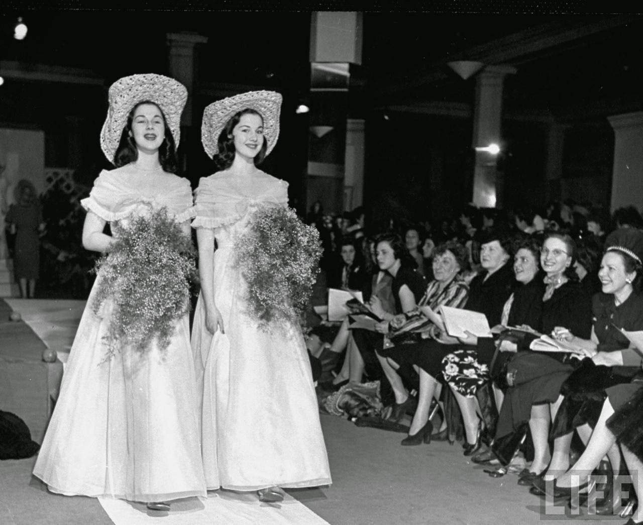 The O'Connor twins Gloria and Consuelo, during fashion show, 1947